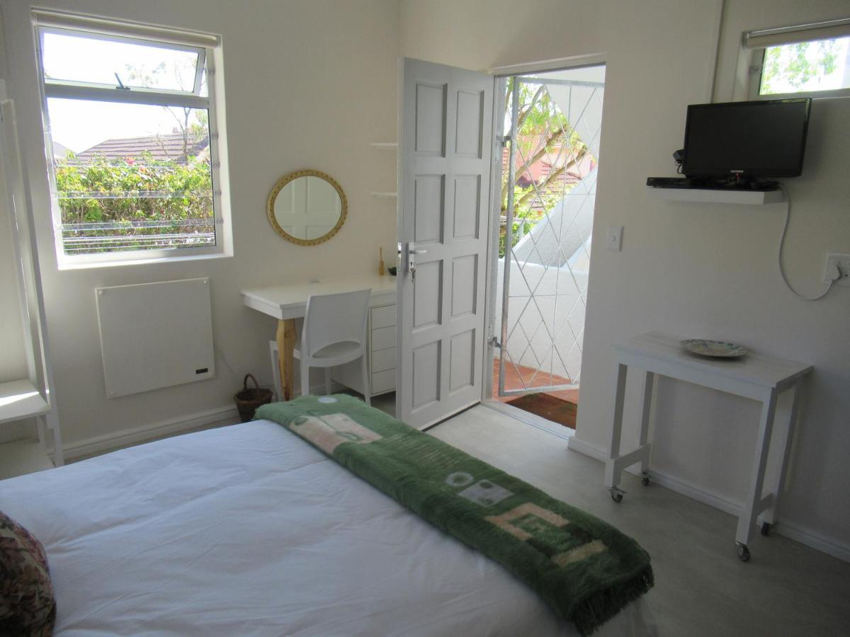 Royal@Sea2 Hotel Muizenberg Buitenkant foto